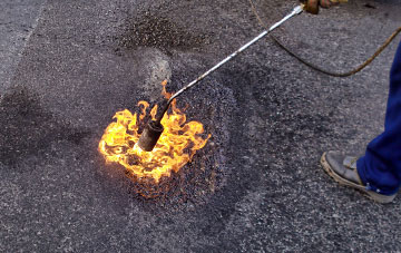 Lache flat roofing repairs